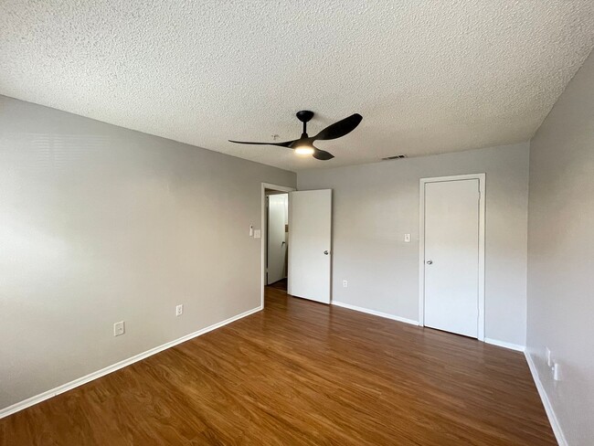 Building Photo - 2 Bed / 1 Bath Condo in Gated Comm. In Altamonte Springs. Available Now!