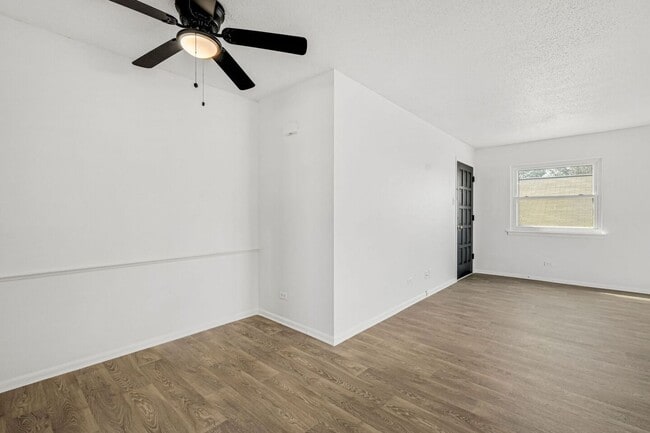 Building Photo - 2300 Nacogdoches Rd