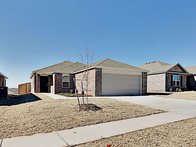 Primary Photo - Very Nice 3 Bedroom 2 Bath Home in Mustang...