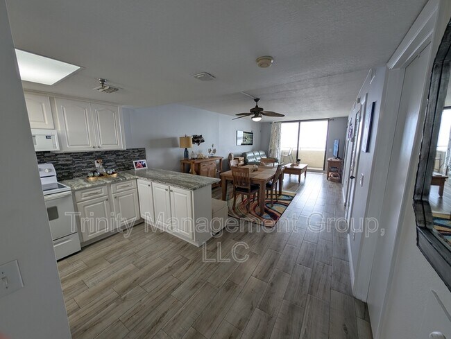 Building Photo - 6009 Sea Ranch Dr