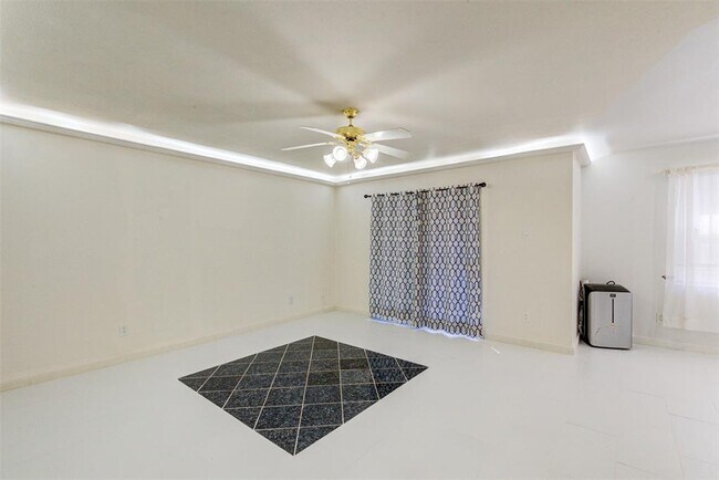 Building Photo - 7900 Westheimer Rd