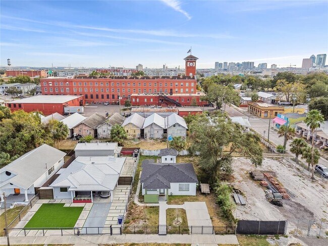 Building Photo - 1607 E 18th Ave