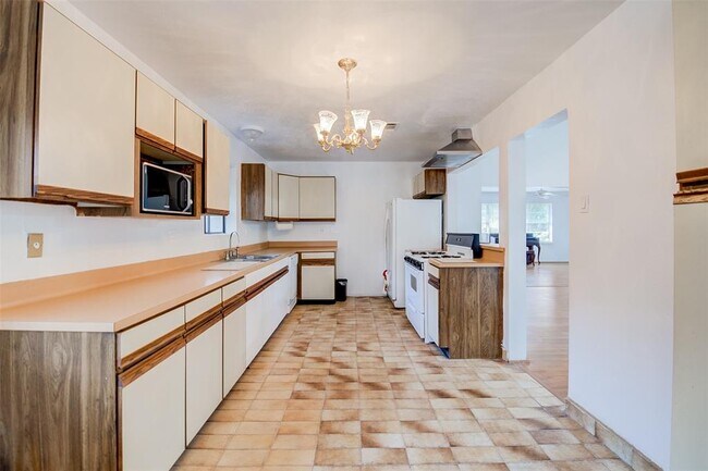 Building Photo - 3403 Linkwood Dr