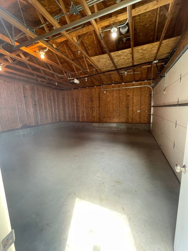 Building Photo - Remodeled 3 Bedroom , 1 Bath Home!