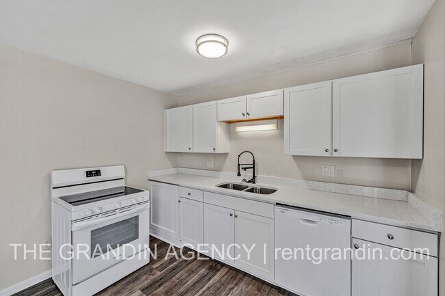 Building Photo - 2153 Mulberry St