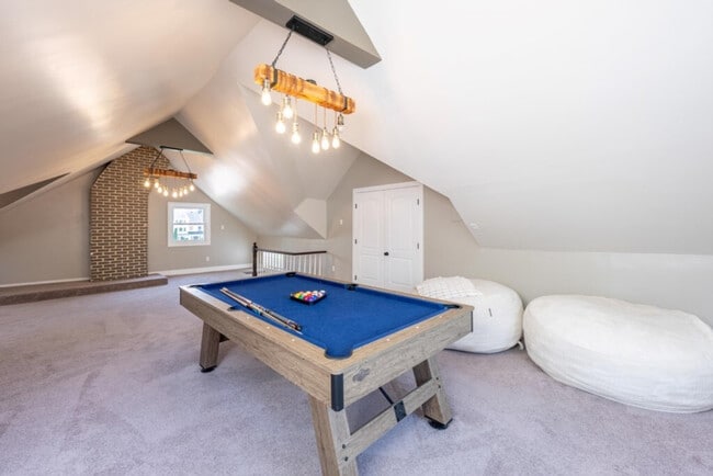 Building Photo - 139 W 4th Ave