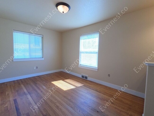 Building Photo - 2224 10th Ave