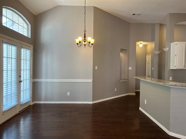 Building Photo - 9811 Cliffside Dr