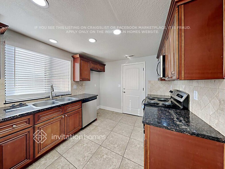Building Photo - 3220 Lowther Way