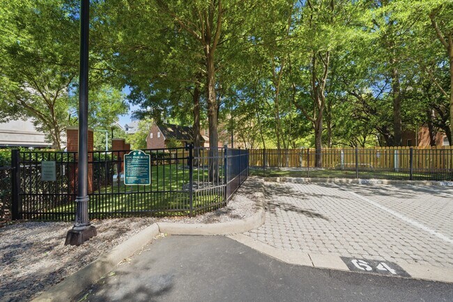 Building Photo - 415 St Pauls Blvd