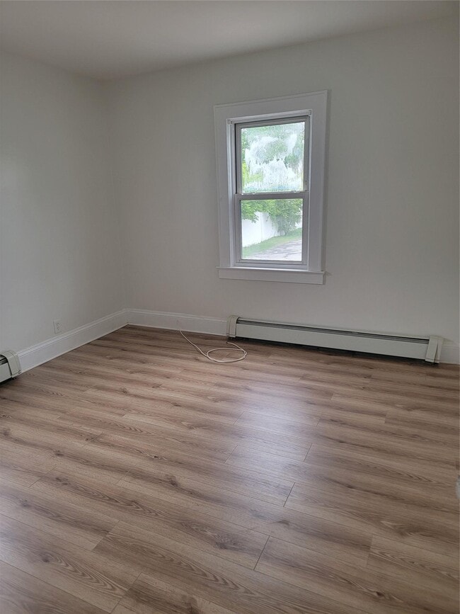 Building Photo - 561 Demott Ave
