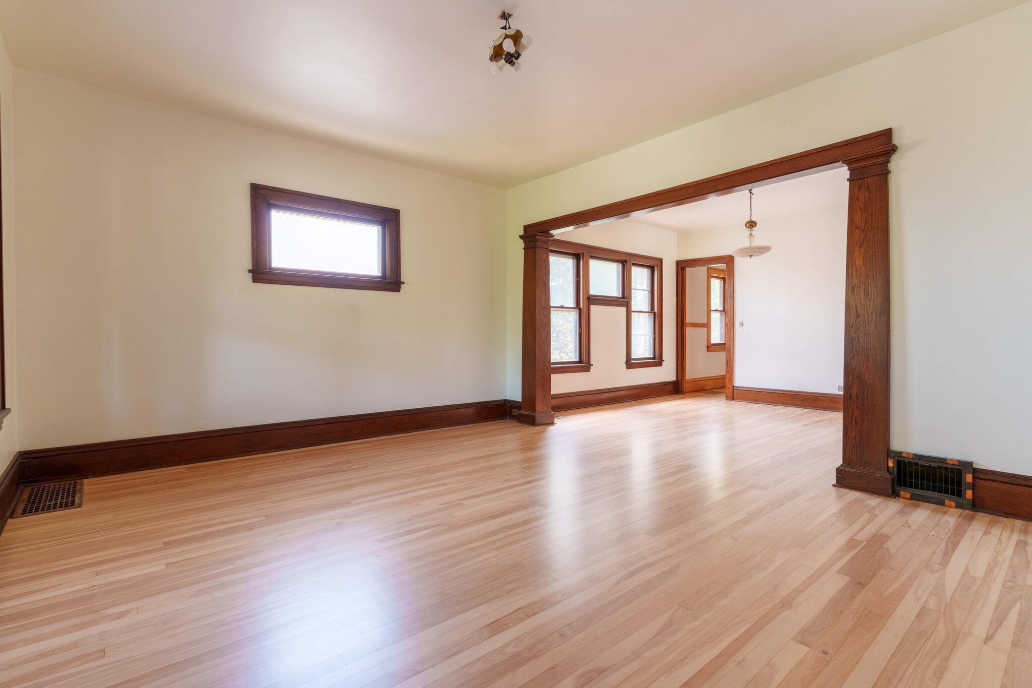 Building Photo - 824 5th St NE