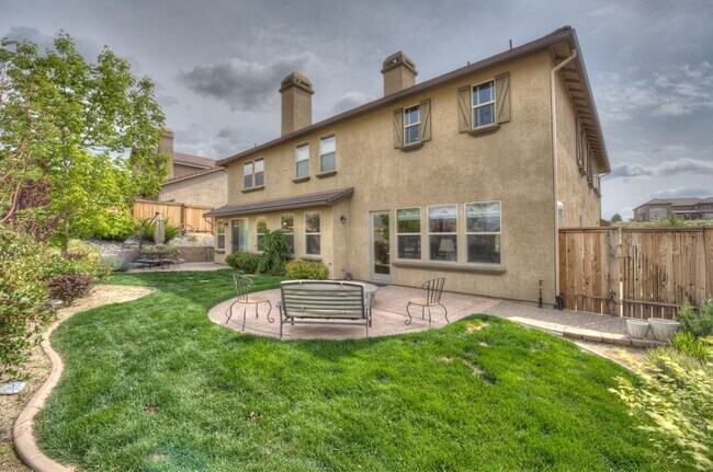 Building Photo - Beautiful former Meritage model home in the heart of Somersett. 4bed/3.5bath/3car 3764sf