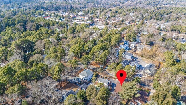 Building Photo - 445 N May St