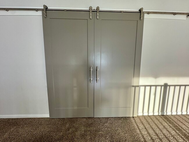 Building Photo - 6 E 12th Ave