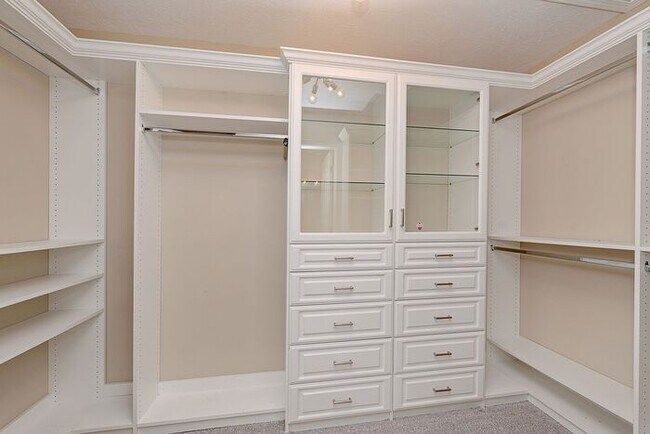 Building Photo - Stunning 6 Bed 3.5 Bath Carmel Home With Finished Basement an Fenced Yard!