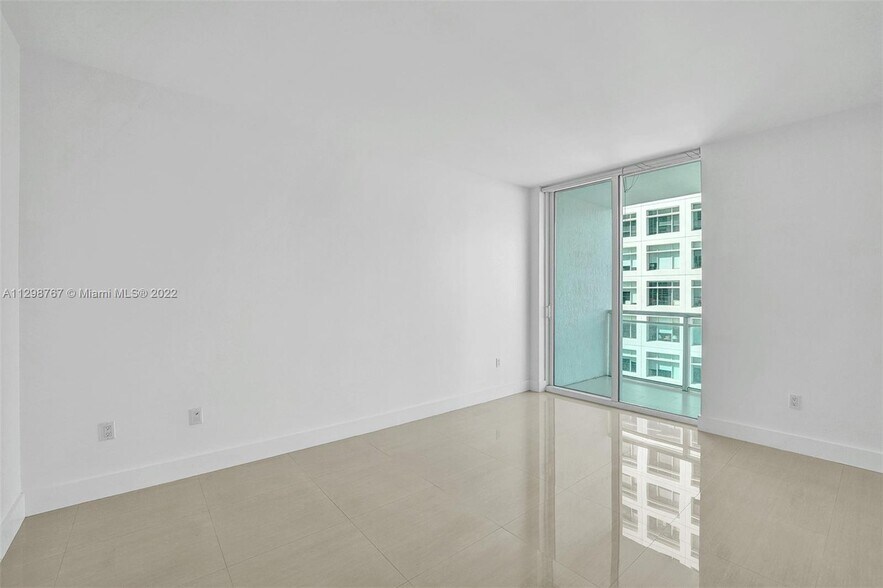Building Photo - 950 Brickell Bay Dr