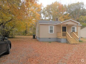 Building Photo - Fully Renovated 2 Bedroom 1 Bath Home