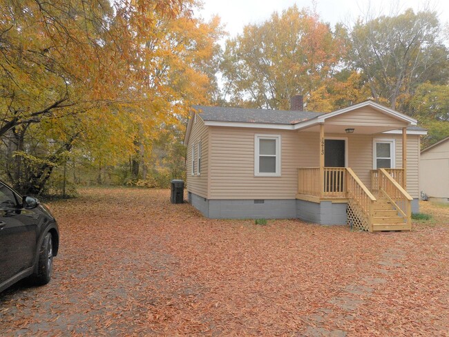 Primary Photo - Fully Renovated 2 Bedroom 1 Bath Home