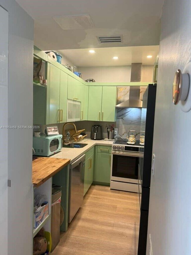 Building Photo - 800 West Ave