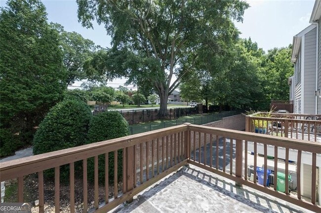 Building Photo - 2315 Limehurst Dr
