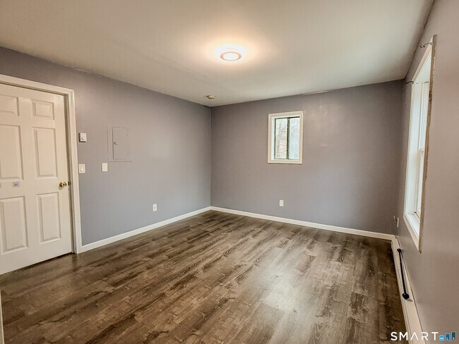 Building Photo - 51 River St