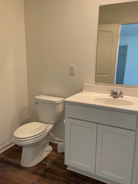 Building Photo - 252 Chelsea Pk Cir