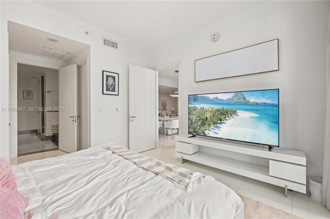 Building Photo - 200 Biscayne Blvd Way