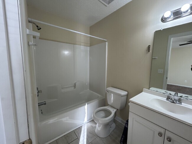 Building Photo - Home For Rent