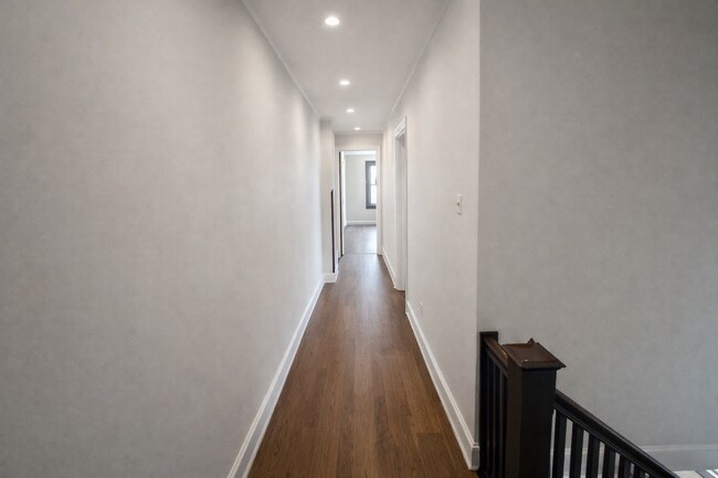 Building Photo - 1135 Lasalle St