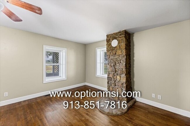 Building Photo - 15 Minutes out side Lawrence - MOVE IN READY!