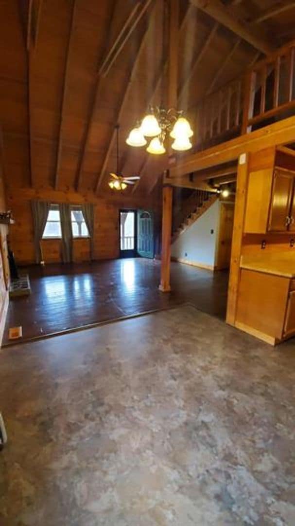 Building Photo - Gorgeous Log Home in Hurricane
