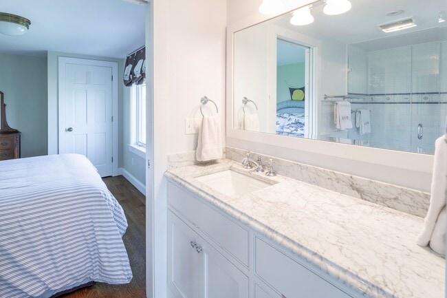 Building Photo - 159 Beach Ave