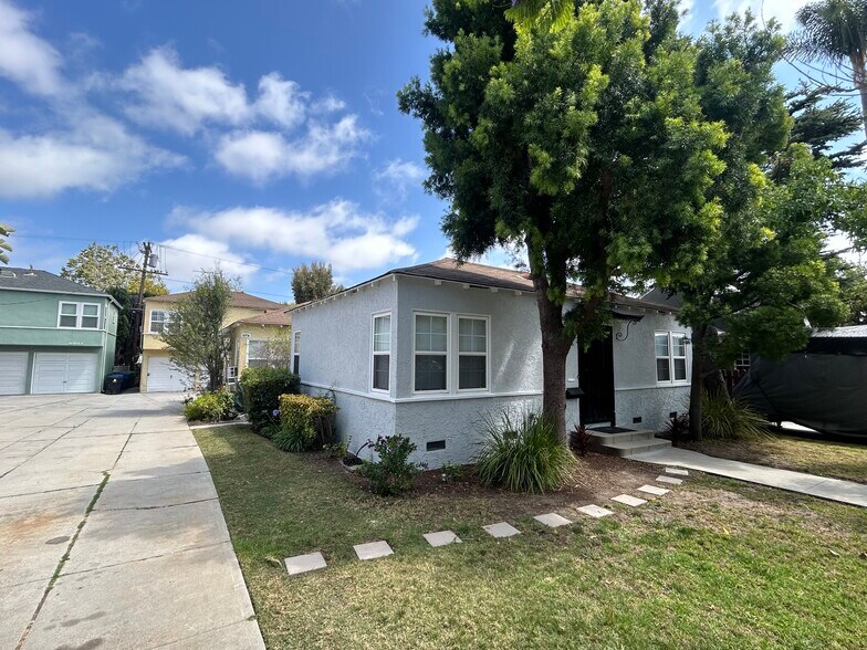 Building Photo - 10574 Ayres Ave