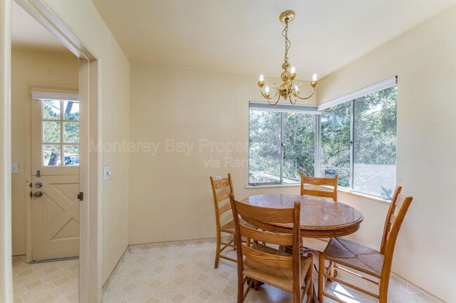 Building Photo - 1 El Caminito