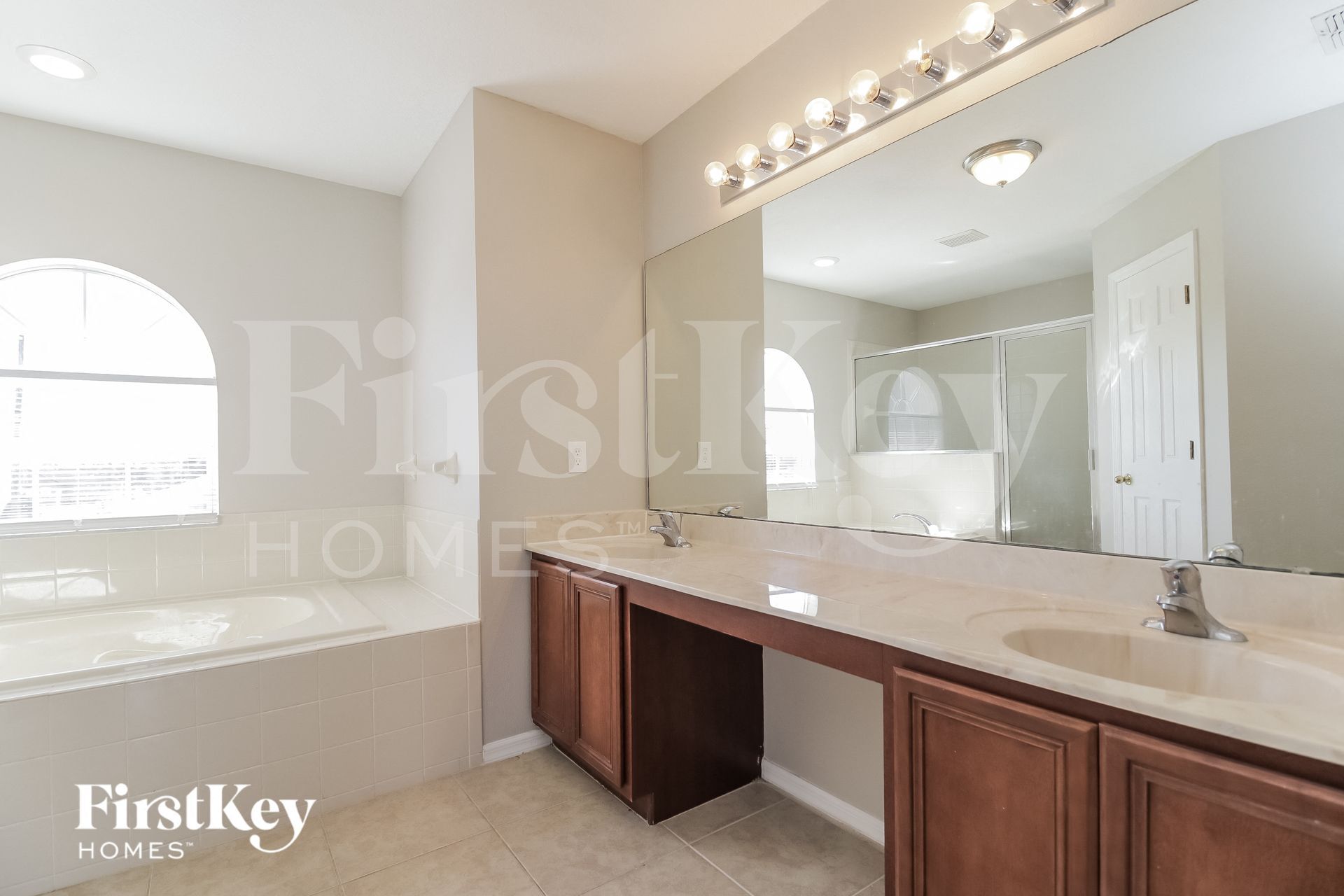 Building Photo - 556 Big Sioux Ct