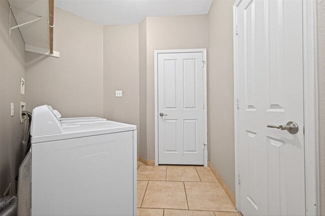 Building Photo - 65 Scarlet Woods Ct