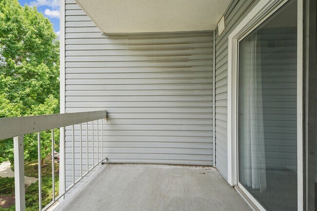 Building Photo - Beautiful 2-bedroom condo!