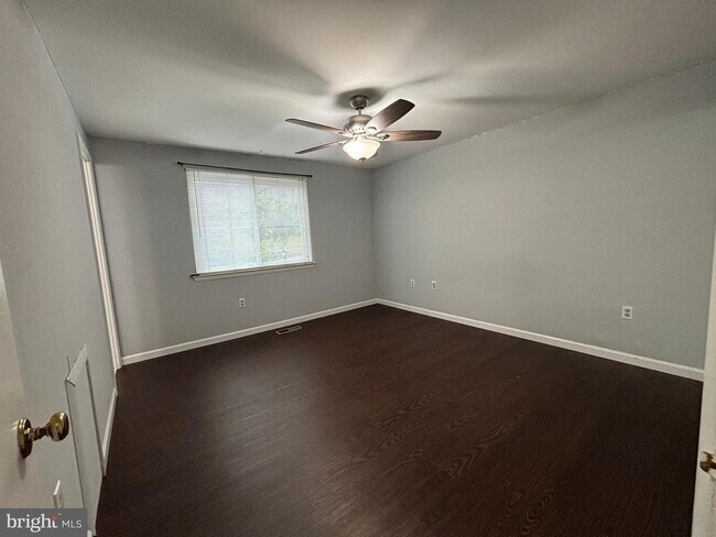 Building Photo - 25936 Largo Ct