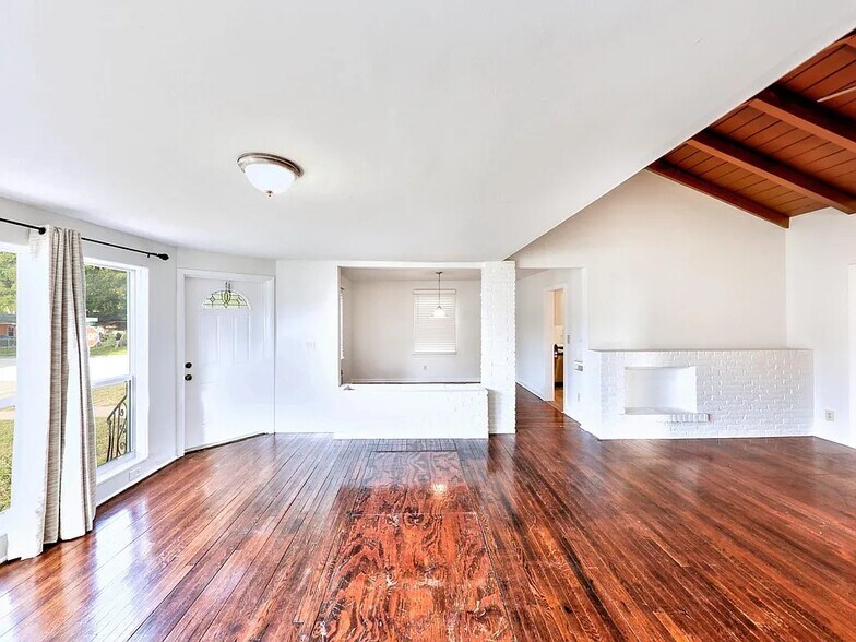 Building Photo - 1231 Longwood St