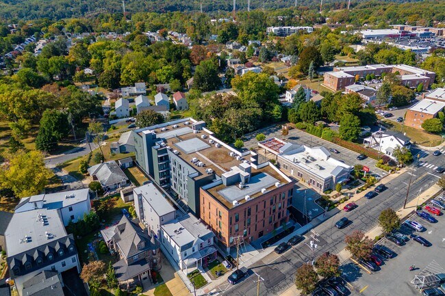 Building Photo - 6910 Ridge Ave