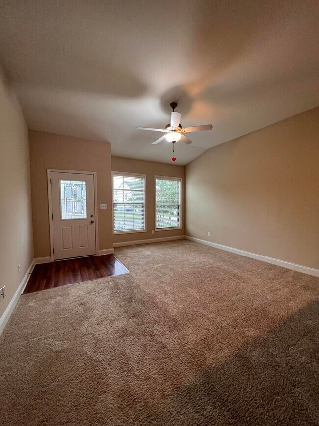 Building Photo - 1014 Sugarbush Trail