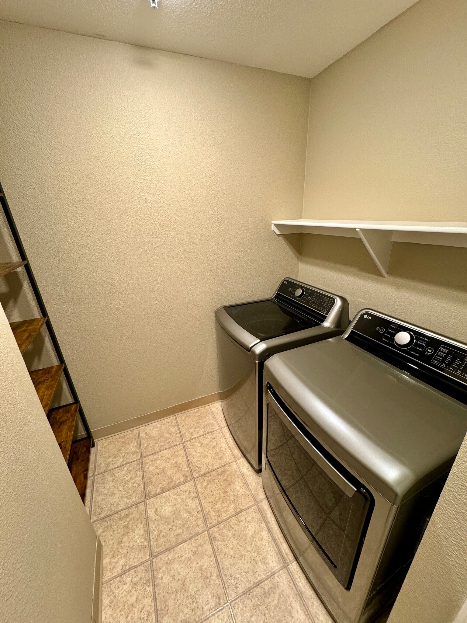Laundry - 6850 Sharlands Ave