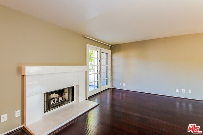 Building Photo - 802 Magnolia Ave