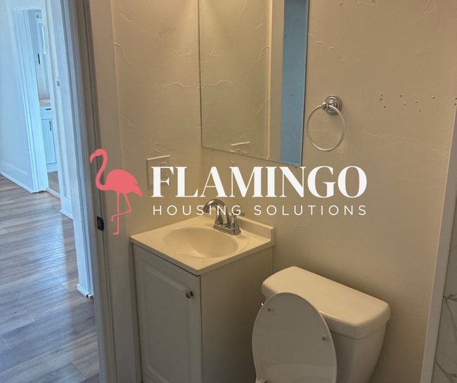 Building Photo - 207 N Decker Ave