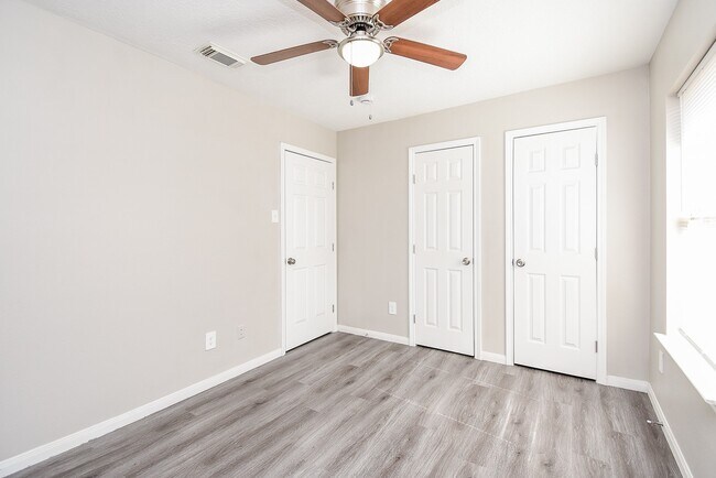 Building Photo - 12727 Rockford Dr