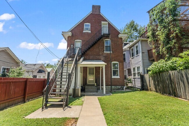 Building Photo - 817 Rubel Ave