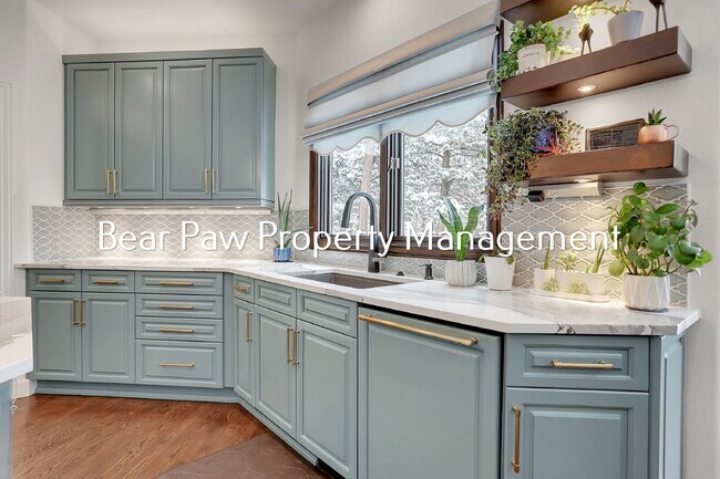 Building Photo - Stunning Home in the Ridge!!