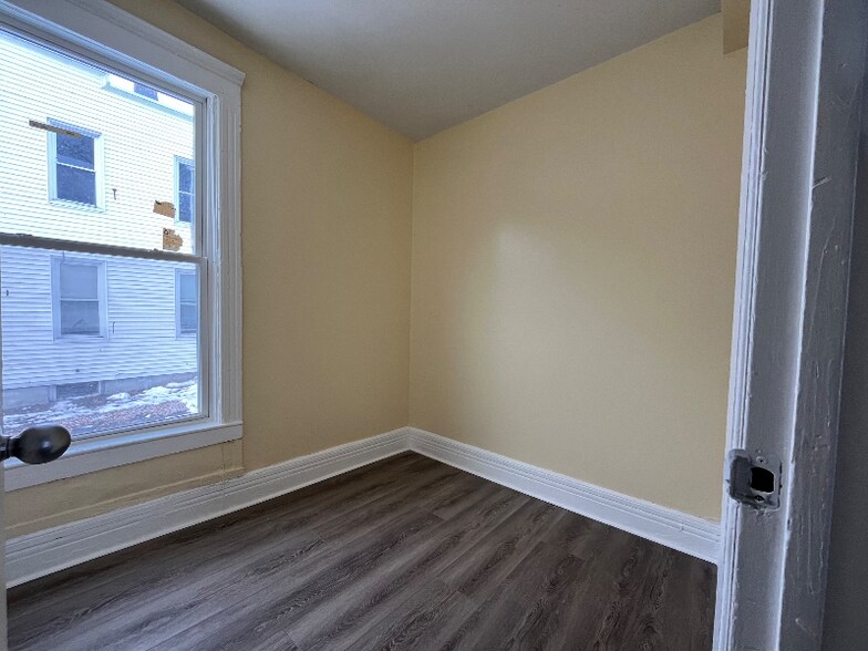 Building Photo - 683 State St