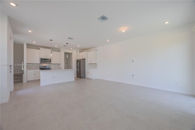 Building Photo - 7064 Channing Ave